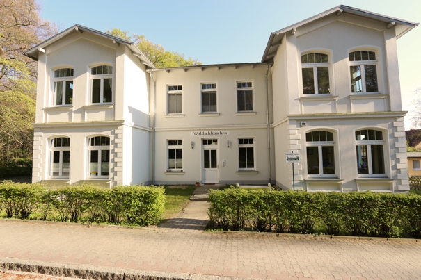 3-Zimmer-Ferienwohnung in der Villa Waldschlösschen in Koserow, für 4 Personen, sehr strandnahe Ferienwohnung in Koserow, Ferienwohnungen Herrmann Insel Usedom, www.fewo-usedom.cc